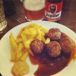 #delicious #vegan #belgian #dinner by @vegold_food #sogood #pommes #frites #mah #comfortfood #strongbelgianbeer